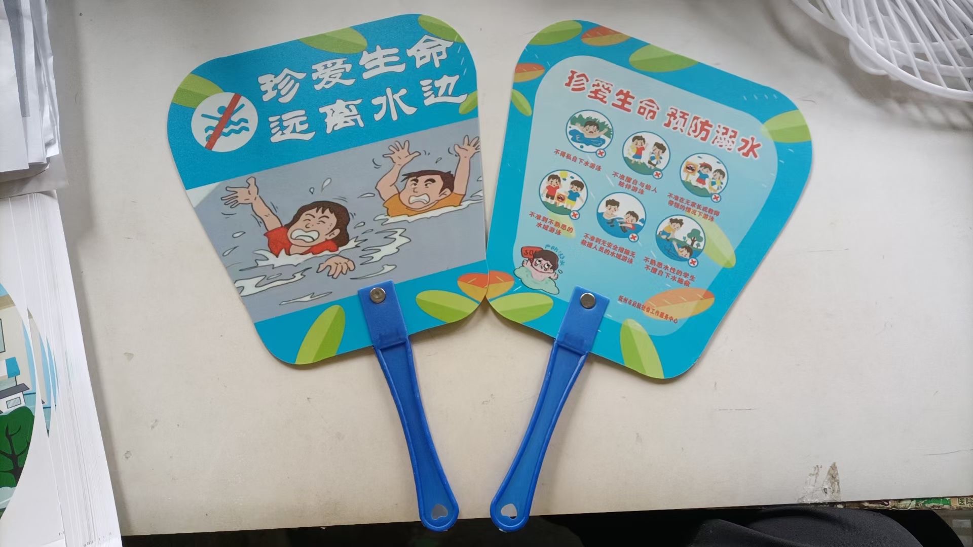 Shaped Cards, Tags, Parking Signs & Ad Fans